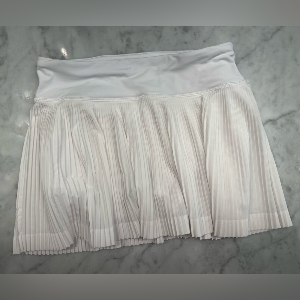 Lululemon white pleated shirt size 2